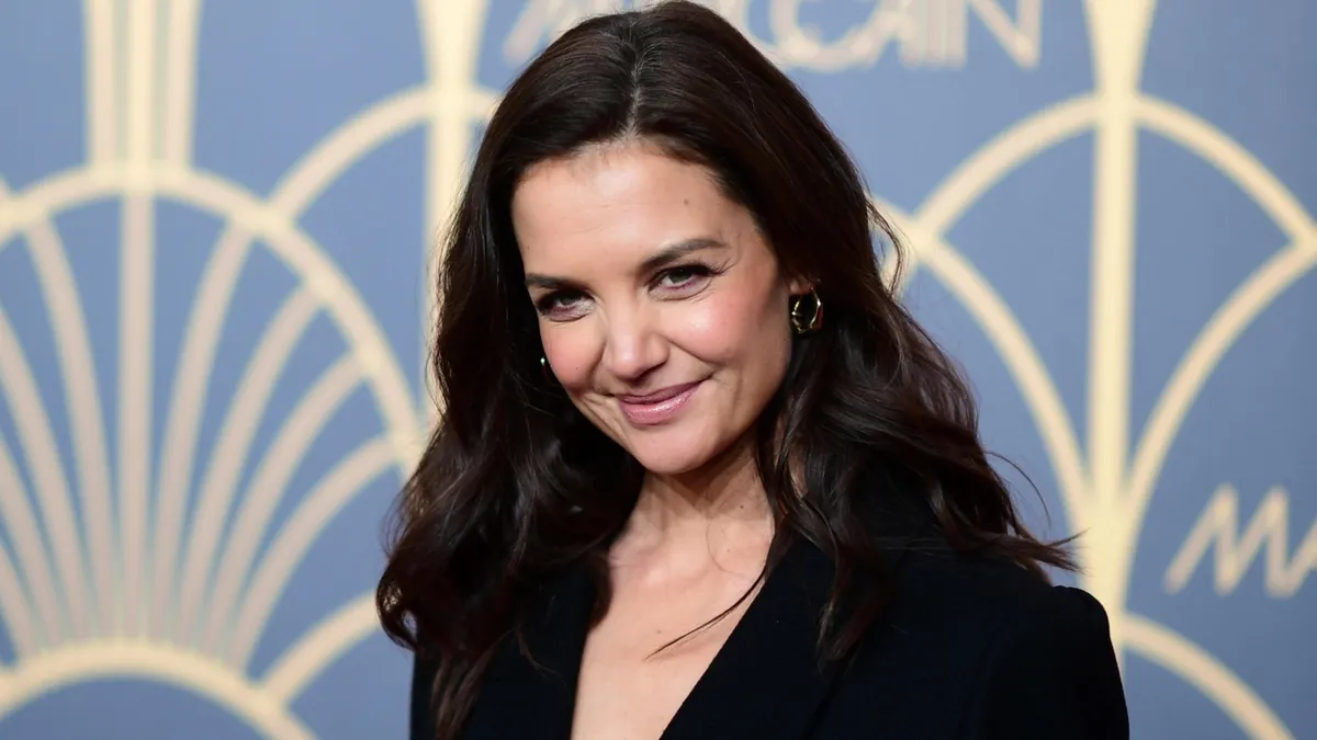 Cuál es el noviazgo de Katie Holmes que sorprende a todo el mundo