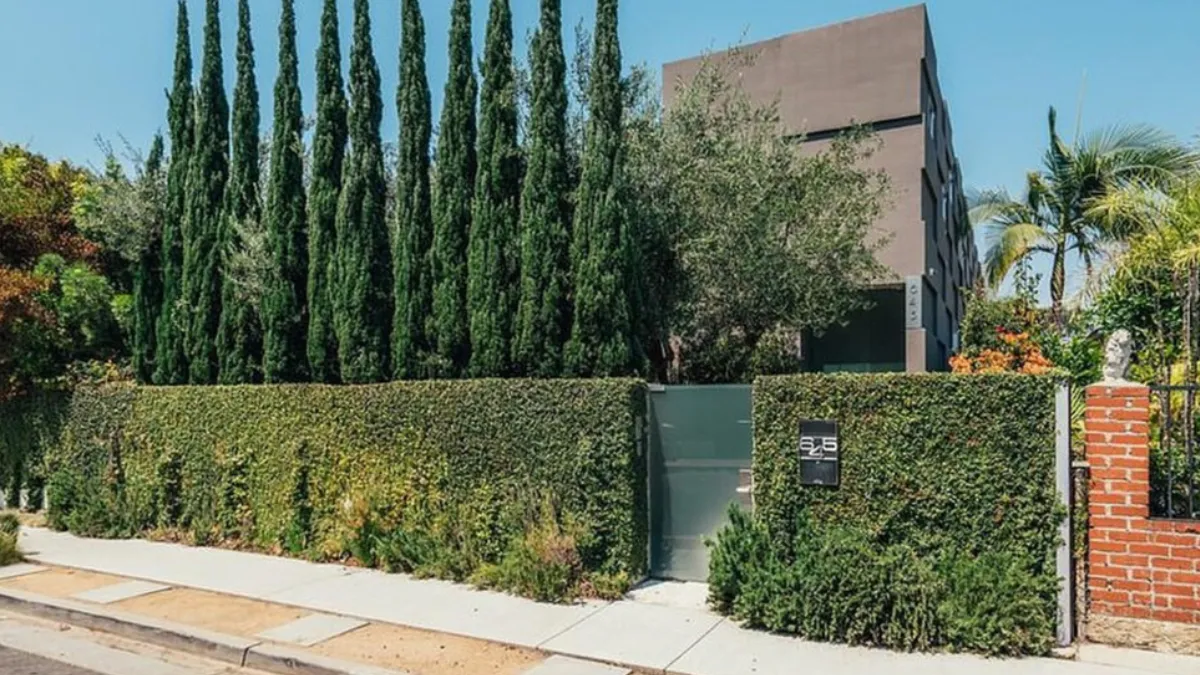 Así es la casa de Emilia Clarke que causó furor por su puesta a la venta en 2020
