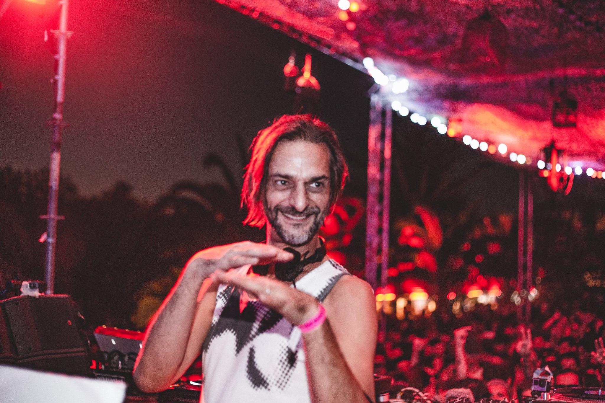 Ricardo Villalobos descubre ‘Wings’ – Vicious Magazine