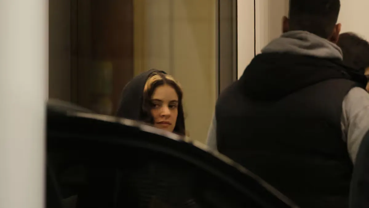 Rosalía llegó al país tras desatar el escándalo por la campaña antiargentina: preocupación por su seguridad