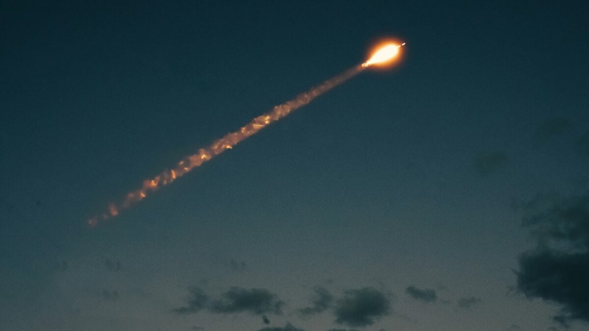 China publicó en una revista científica militar el diseño de un arma de microondas de 100 gigavatios capaz de freír la electrónica de los satélites Starlink sin destruirlos