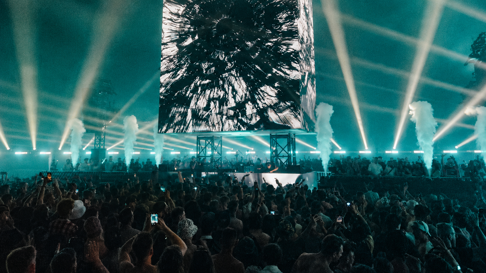Indira Paganotto emociona en Tomorrowland con ARTCORE.
