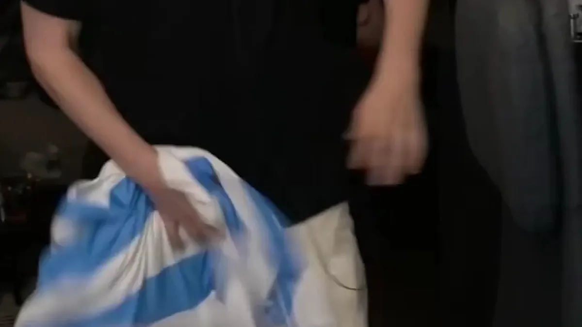 Uno de los streamers españoles más famosos atacó a la Selección con un repudiable gesto: «Me la paso por los cojones»
