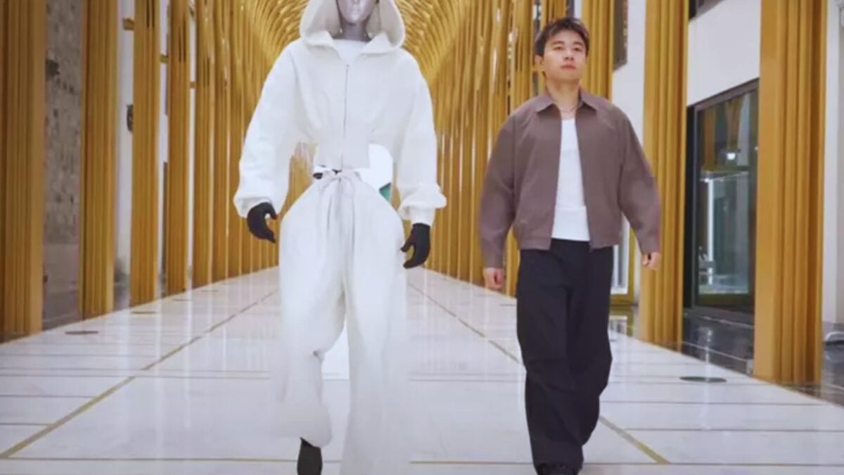 China ya no quiere que sus robots se limiten a trabajar: ahora bailan, luchan y se mueven casi como nosotros. El nuevo Unitree H2 demuestra que la tecnología está lista, aunque el mercado todavía no sepa qué hacer con ella