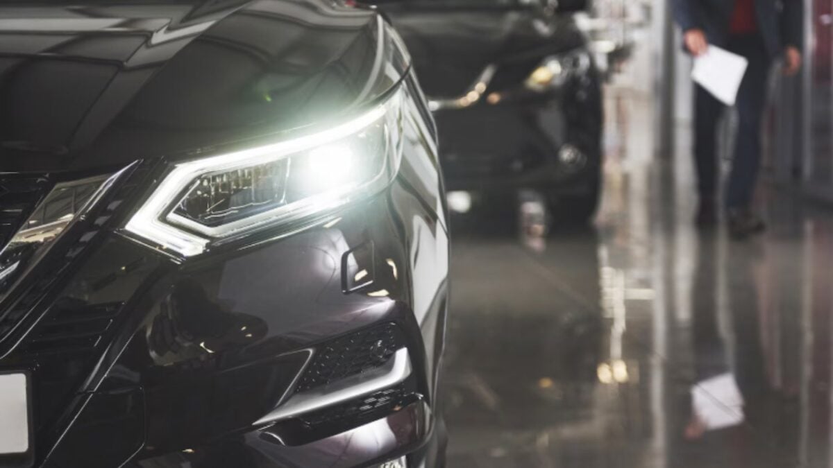 Los faros LED iluminan mejor que nunca, pero un estudio advierte de un efecto inesperado: también pueden volver más peligrosa la conducción nocturna