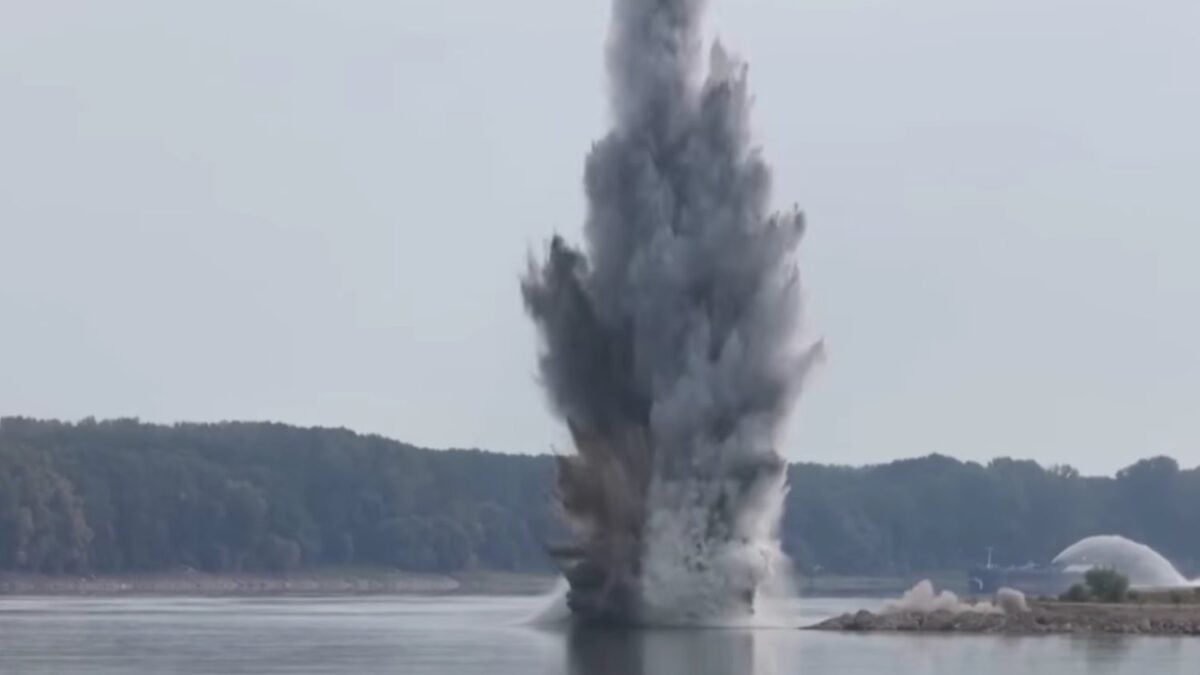 El Danubio está tan bajo que Rumanía ha usado explosivos y cuatro barcazas para mantener encendido su último reactor nuclear