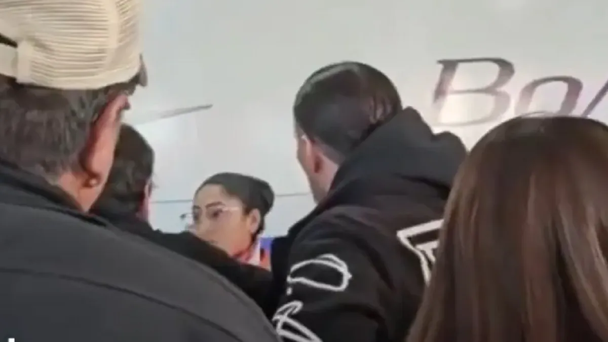 Escándalo: un famoso cantante fue grabado a los gritos tras la suspensión de su vuelo