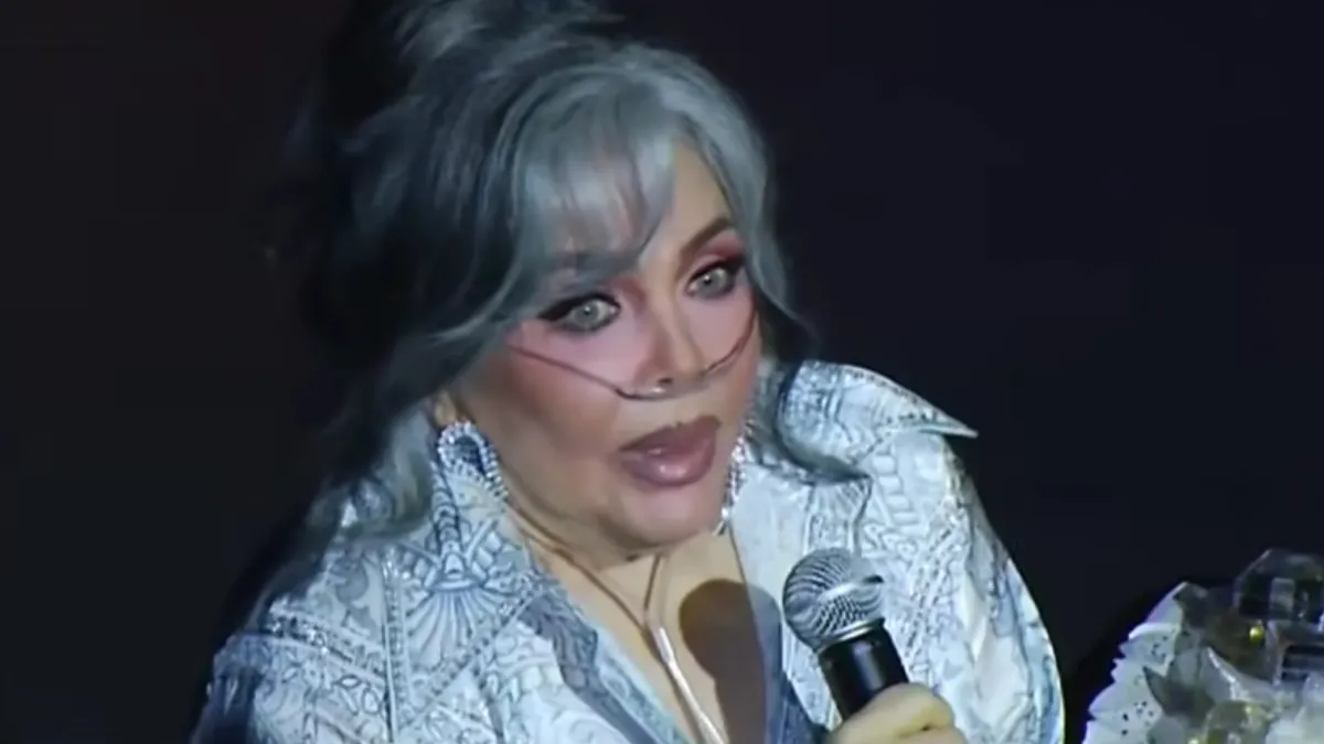 Preocupación por su salud: Verónica Castro apareció en la graduación de Cristian Castro con una cánula de oxígeno