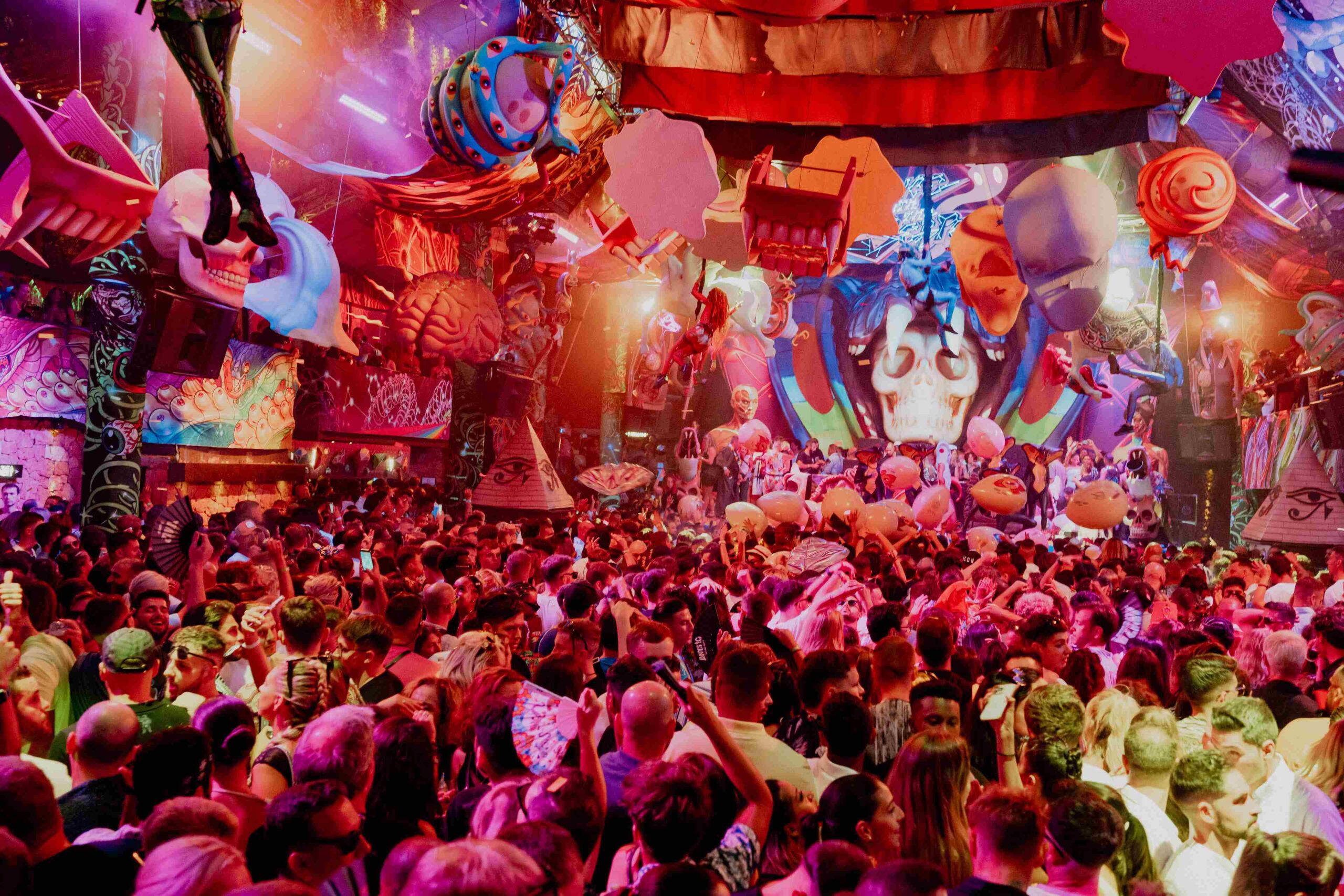elrow Ibiza closing party presenta ‘Dance with the Serpent 2.0’