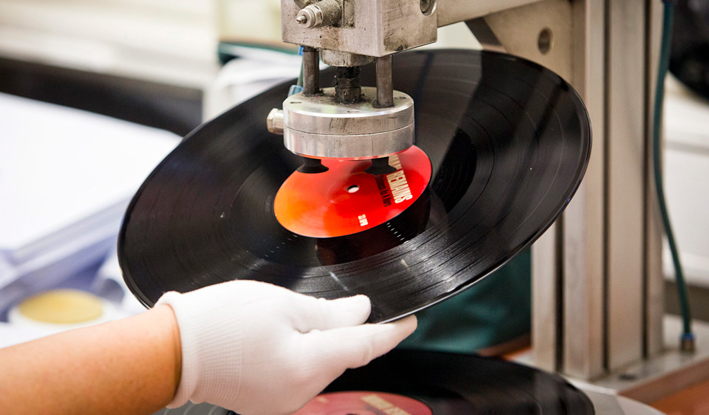 Desmantelada una fábrica de vinilos piratas en Londres