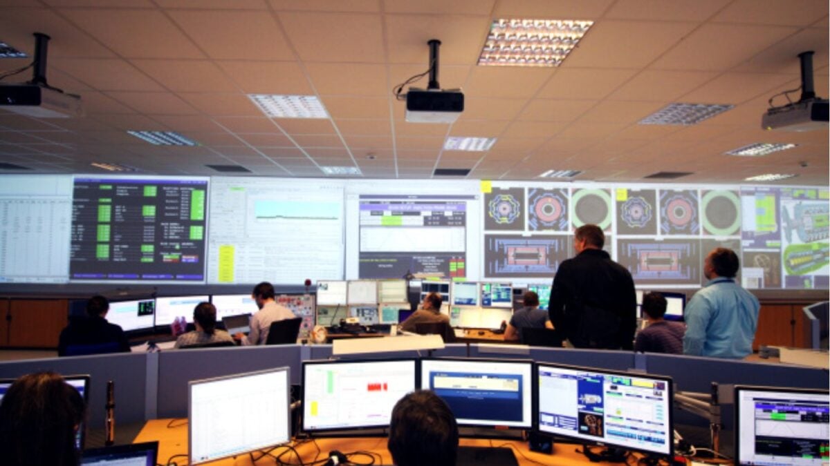 El CERN tenía más de 2.000 ordenadores perfectamente funcionales camino de la jubilación anticipada. El problema parecía millonario y complejo, pero la solución estaba en un lugar mucho más simple