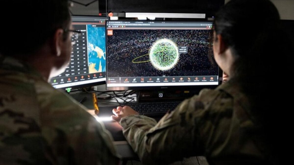 Estados Unidos llevaba décadas evitando decir si tenía armas en órbita. Ahora lo reconoció por primera vez: la Space Force ya opera sistemas de “control espacial” y nadie fuera del Pentágono sabe exactamente qué pueden hacer