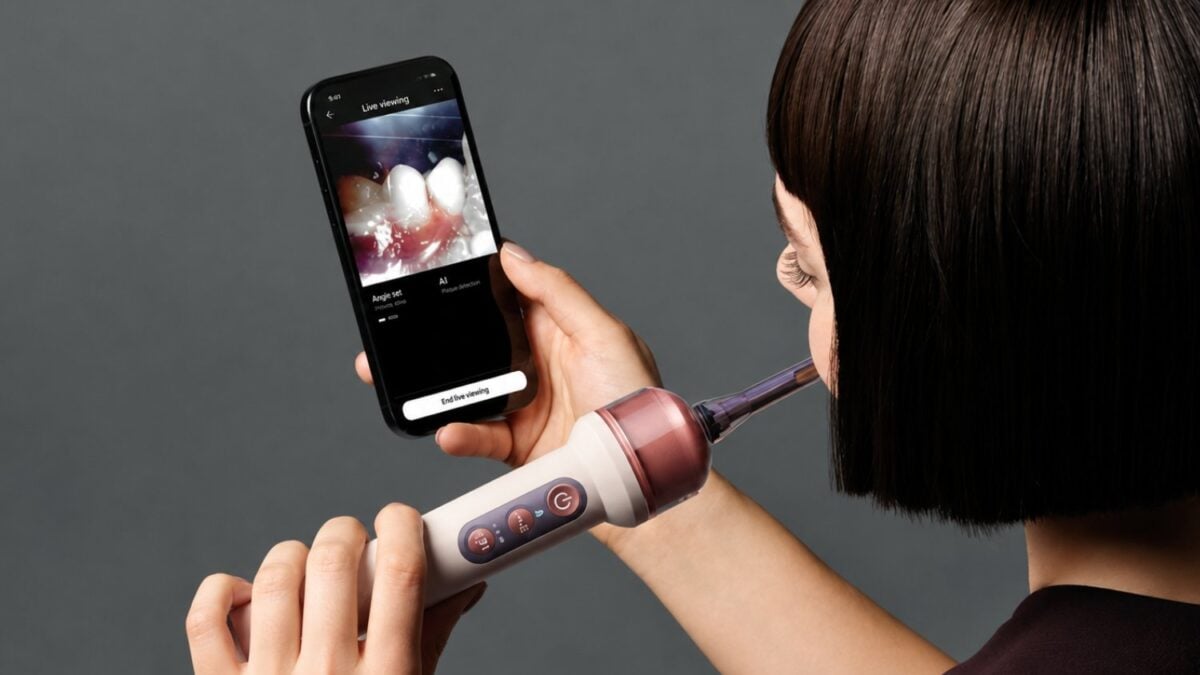 Dyson entra al cuidado dental con CameraJet: un cepillo con cámara e IA que detecta dónde debe irrigar