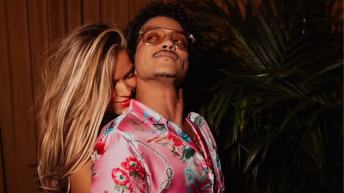 ¿Bruno Mars y Karol G en pareja? Estos son los rumores que rodean a los cantantes tras su nueva canción