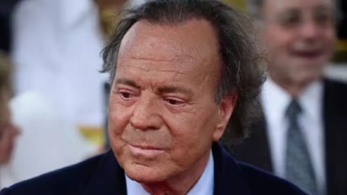 Julio Iglesias, contra las cuerdas: dos exempleadas lo demandaron por trabajo forzado
