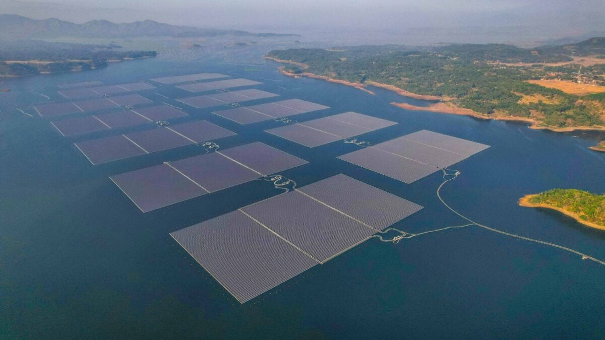 Un pueblo de Ohio con 1.300 habitantes tiene 13 veces más energía solar por persona que el resto del estado: la instaló flotando sobre su propio embalse