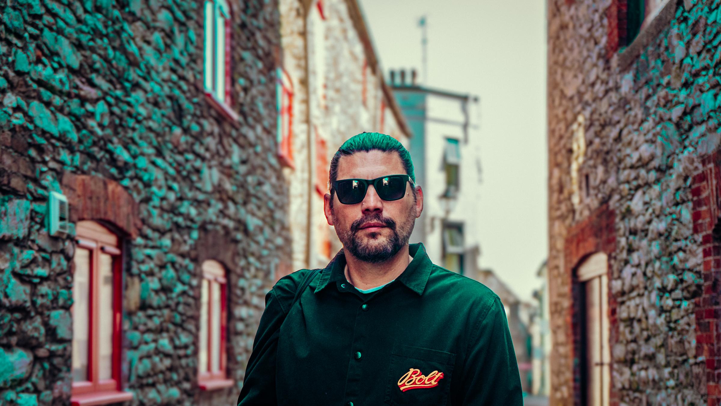DJ Ridney bate el récord Guinness tras visitar 28 tiendas de discos en 24 horas