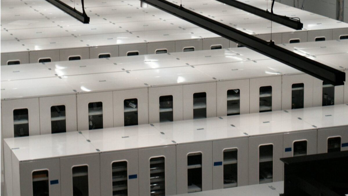 La IA busca desesperadamente ser más barata: la clave puede estar en un software que consuma mucha menos energía